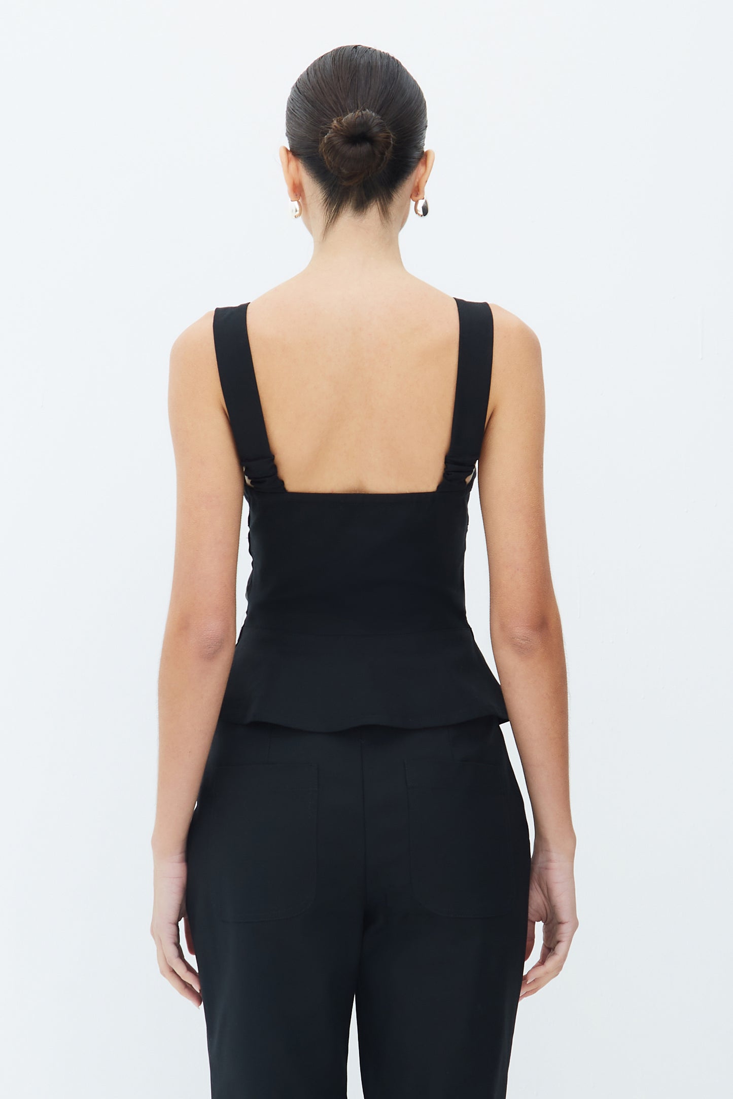 BLUSA REGATA RECORTE BUSTO BOTOES FRONTAL BARRA AMPLA PRETO