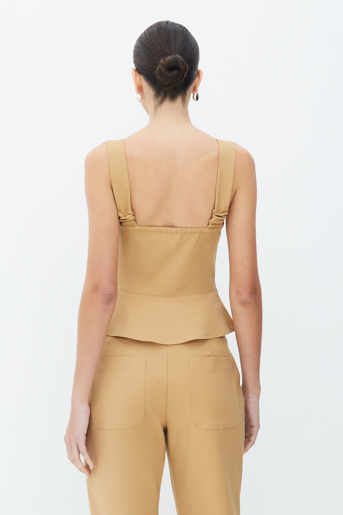 BLUSA REGATA RECORTE BUSTO BOTOES FRONTAL BARRA AMPLA KAKI
