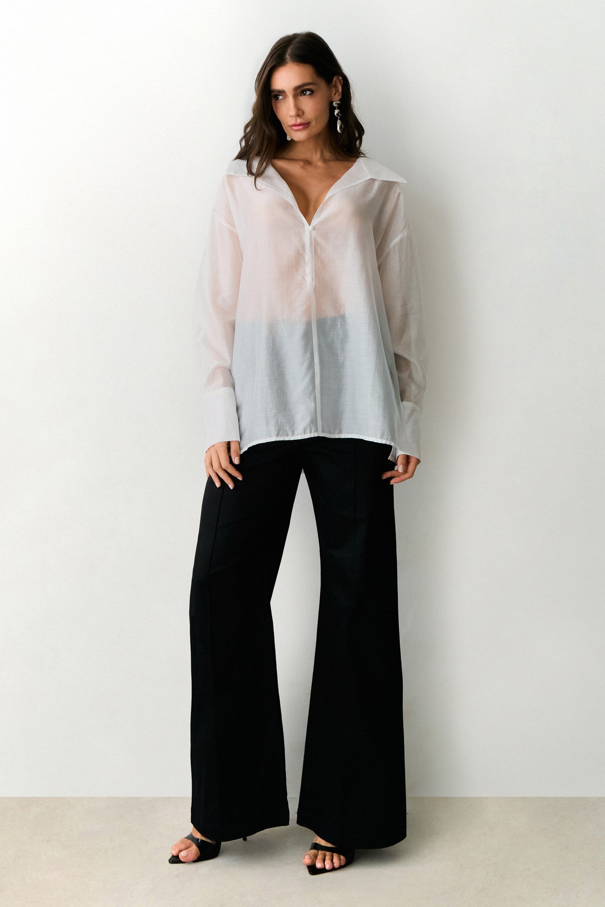 CAMISA MANGA COMPRIDA COM TRANSPARENCIA E  DECOTE V PROFUNDO OFF WHITE