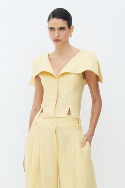 BLUSA MANGA CURTA COM LAPELAS E ABERTURAS BARRA AMARELO MANTEIGA