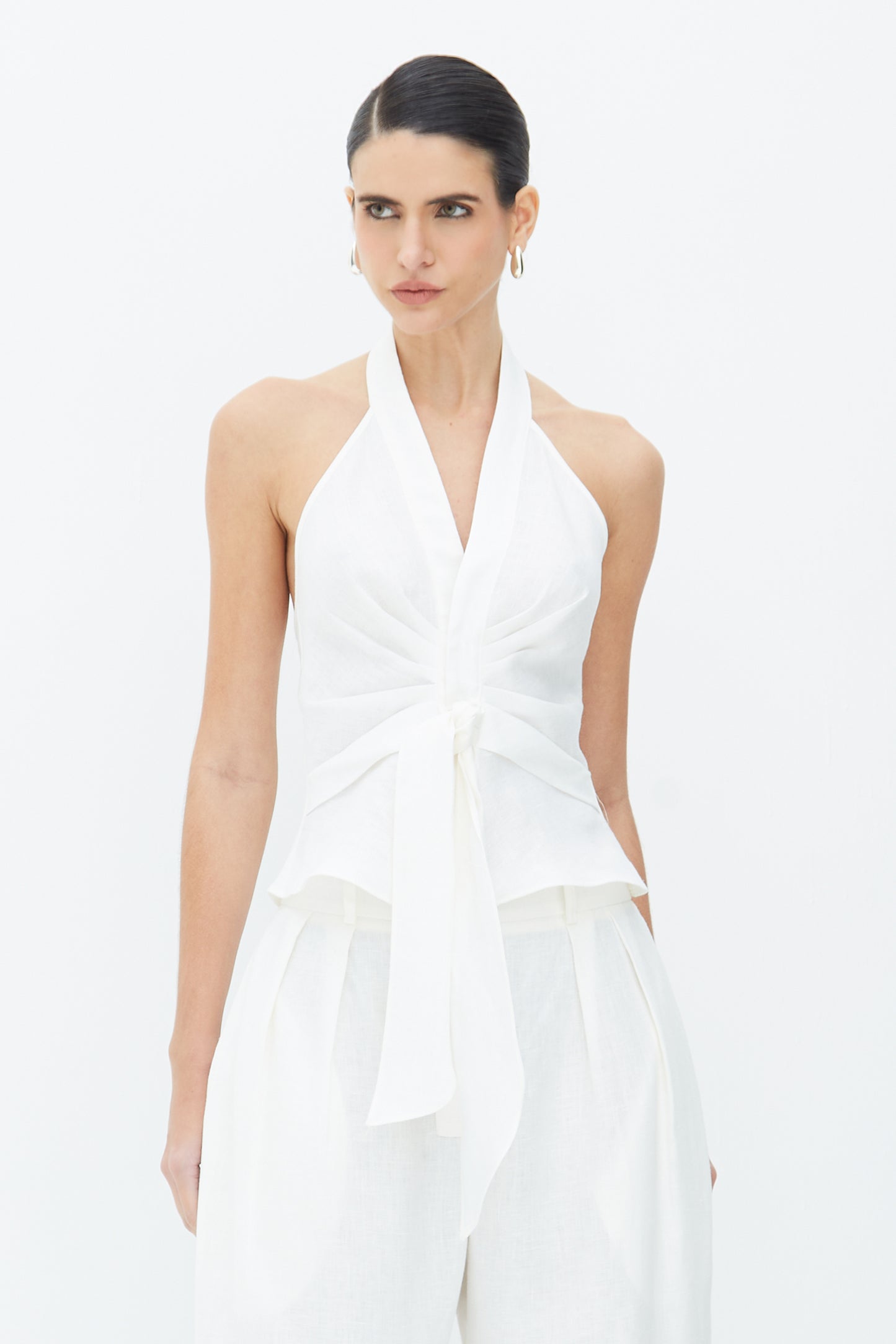 BLUSA FRENTE UNICA COM PREGAS E AMARRACAO FRENTE BRANCO