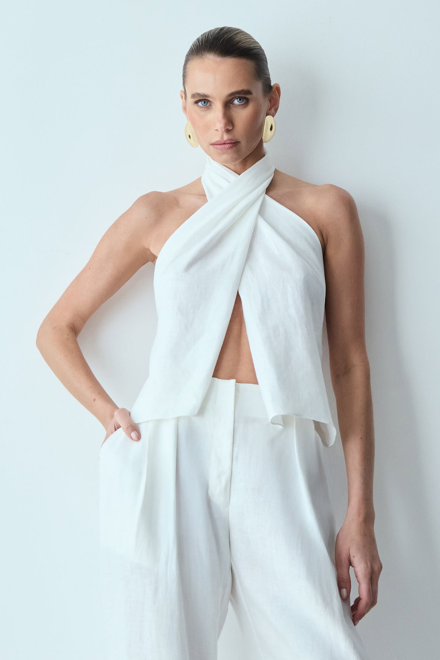 BLUSA TORÇÃO HALTER EM LINHO BRANCO