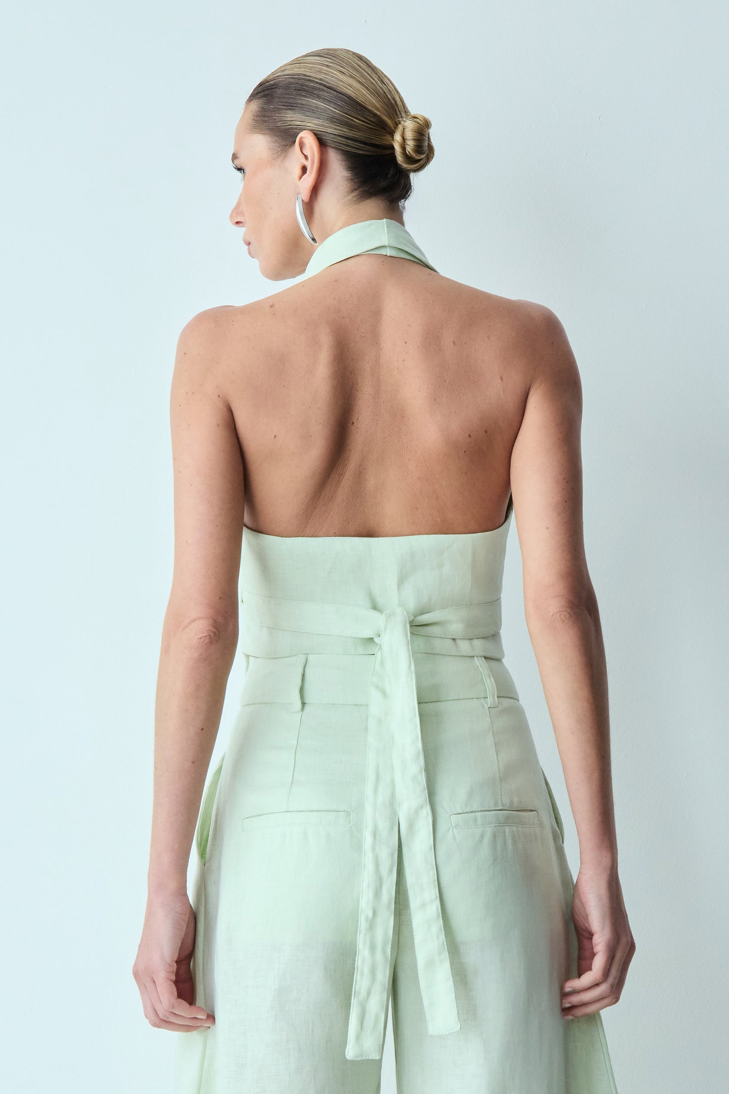 BLUSA FRENTE UNICA COM LAPELA TRANSPASSADA E BARRA ASSIMÉTRICA VERDE MENTA