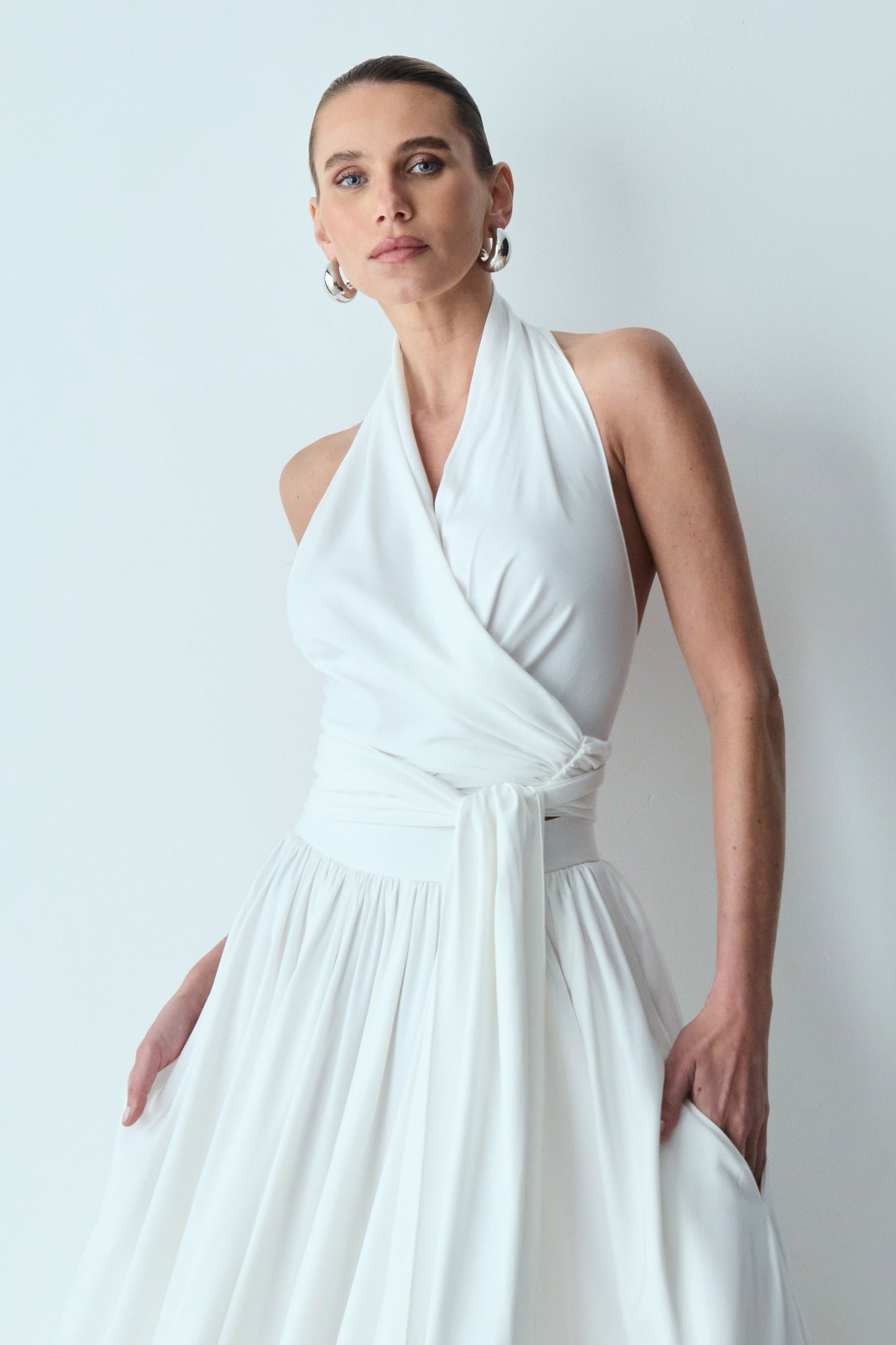 BLUSA FRENTE UNICA COM TRANSPASSE E AMARRACAO OFF WHITE