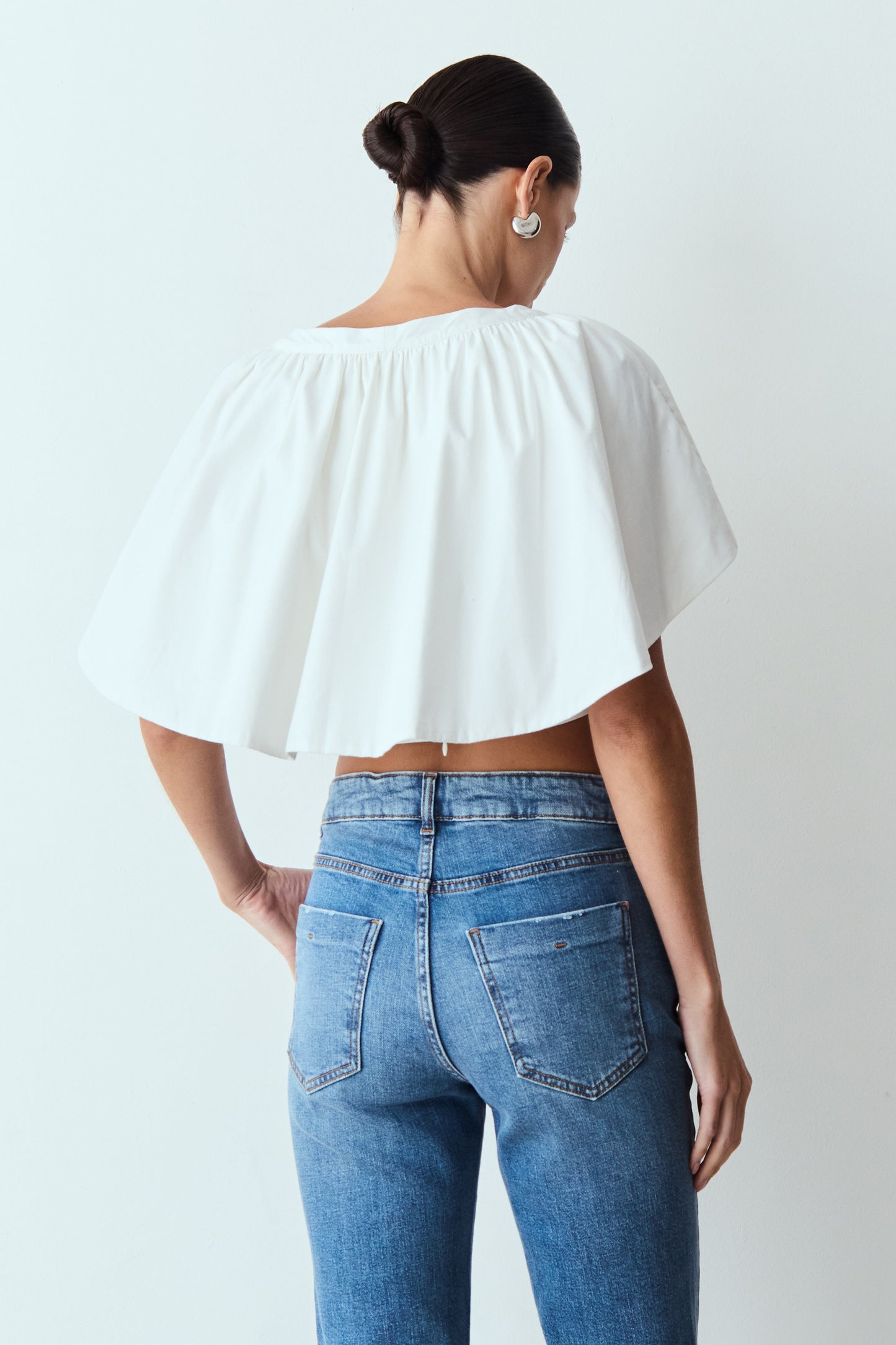 BLUSA MANGA CURTA COM SOBREPOSICAO E EFEITO BUFANTE OFF WHITE