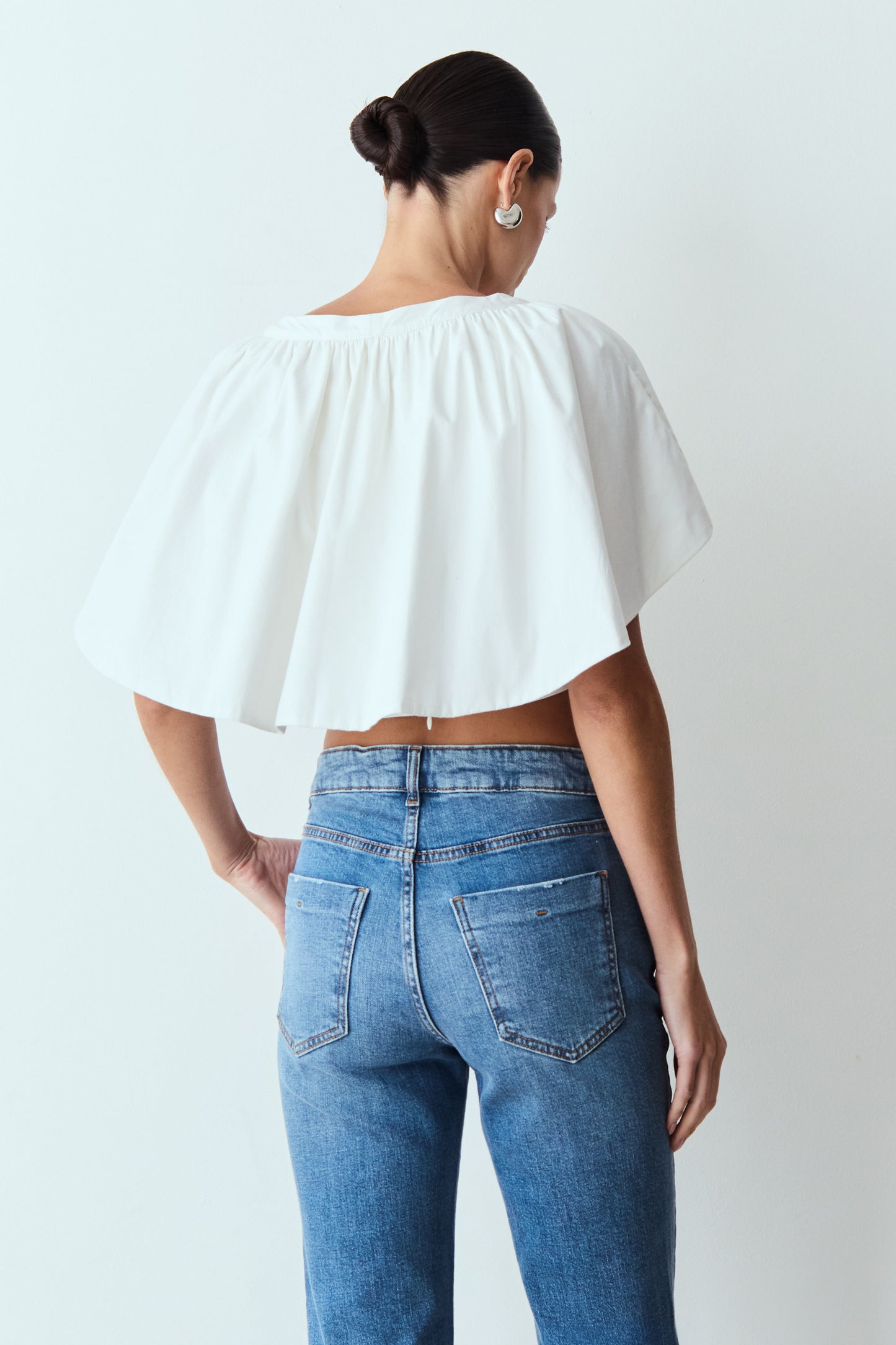 BLUSA MANGA CURTA COM SOBREPOSICAO E EFEITO BUFANTE OFF WHITE