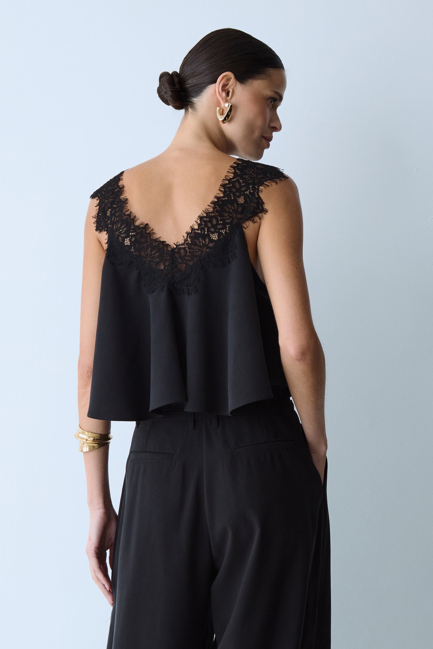 BLUSA DE ALCA COM DECOTE E ALCA EM RENDA COM FLUIDEZ PRETO