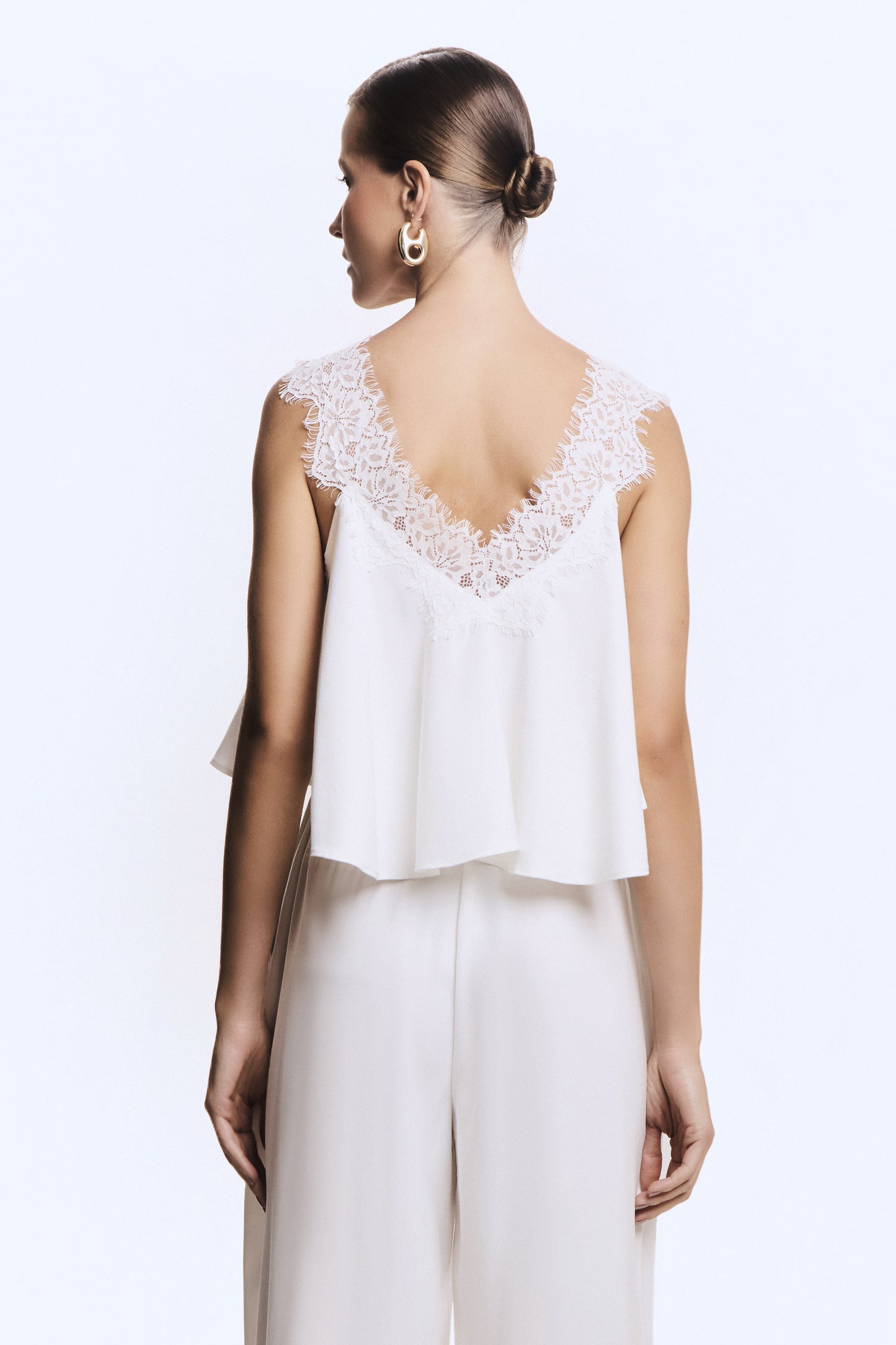 BLUSA DE ALCA COM DECOTE E ALCA EM RENDA COM FLUIDEZ OFF WHITE