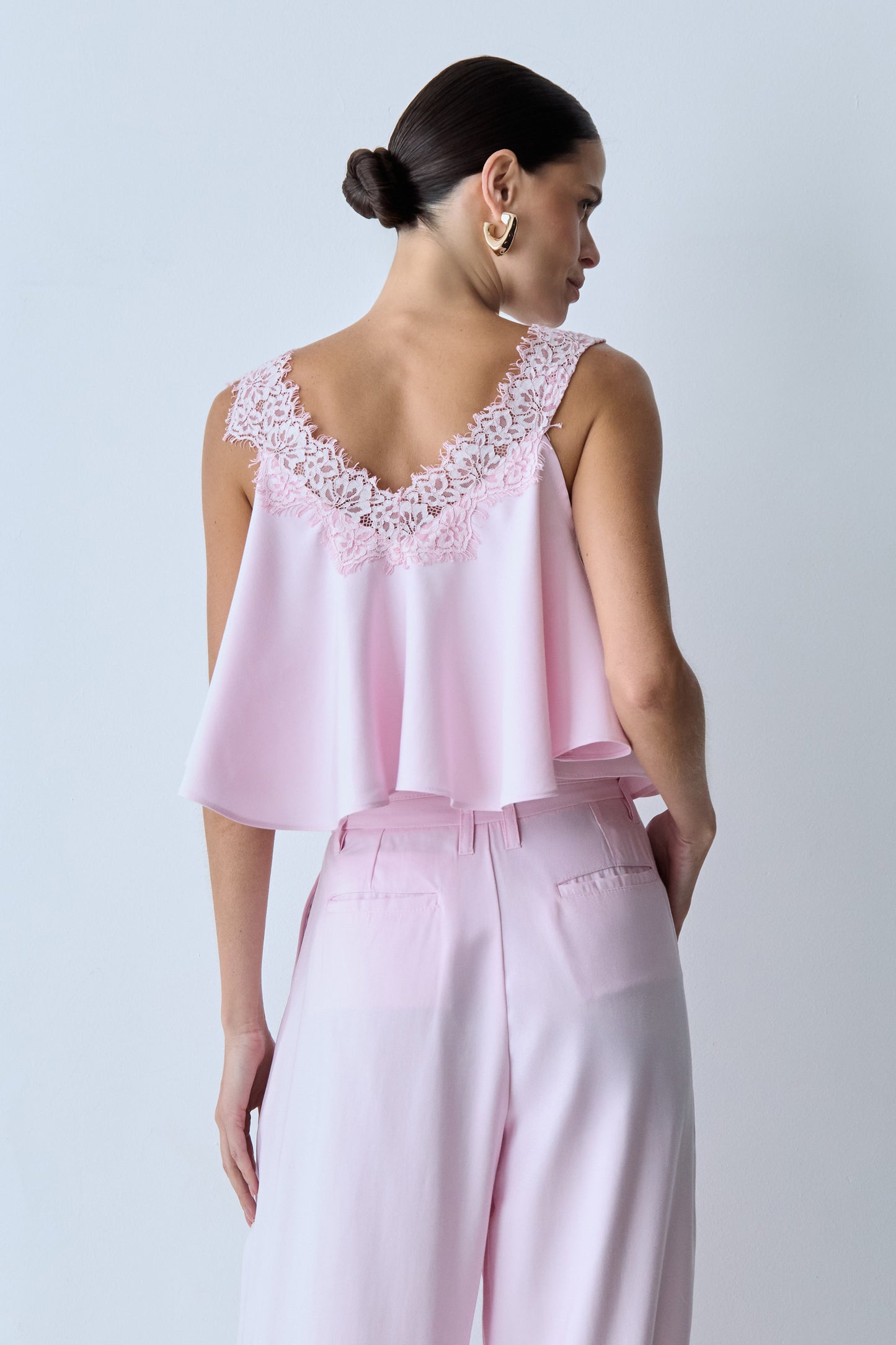 BLUSA DE ALCA COM DECOTE E ALCA EM RENDA COM FLUIDEZ ROSA BEBE
