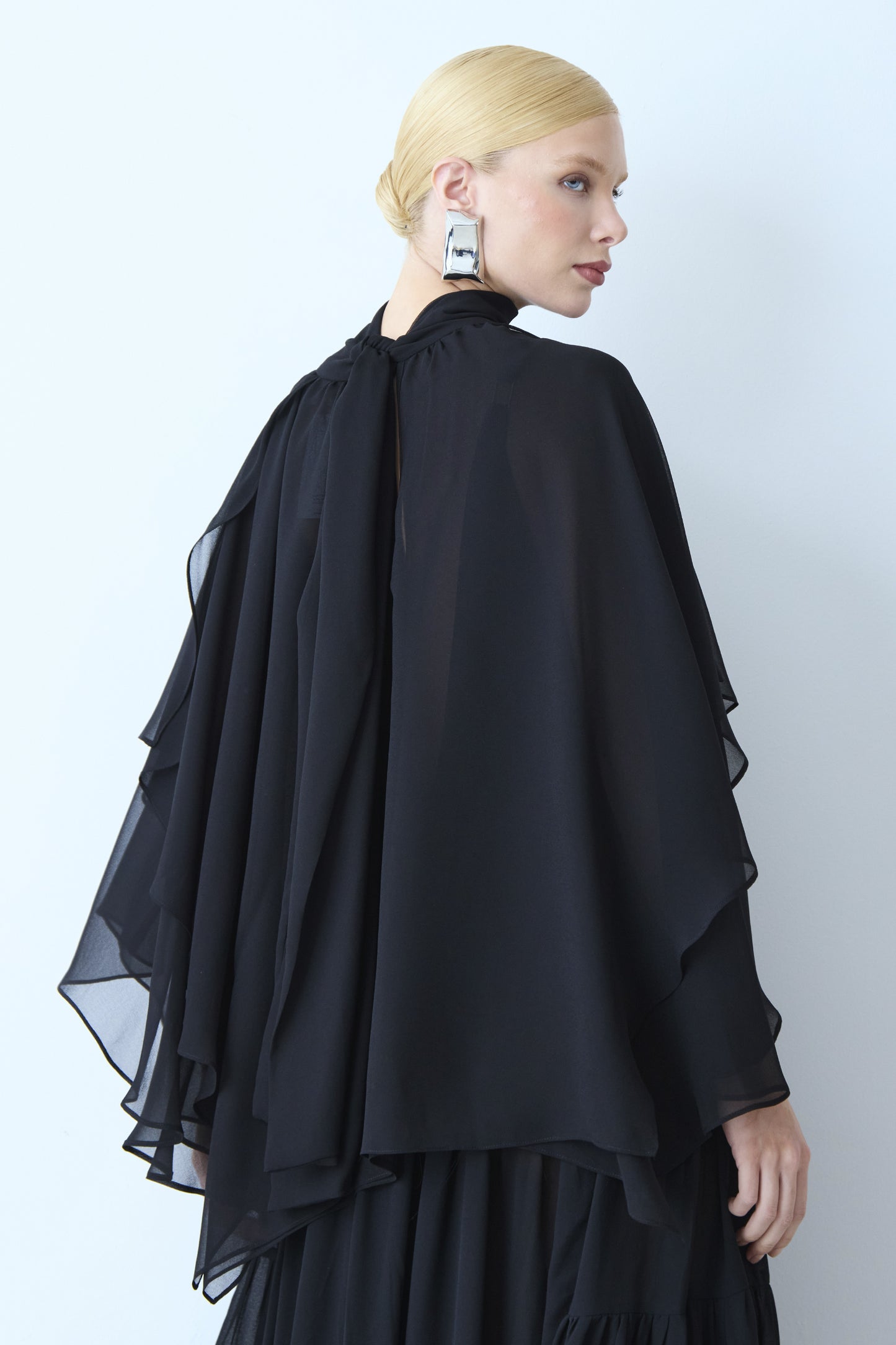 CAPA GOLA ALTA COM SOBREPOSICOES PRETO