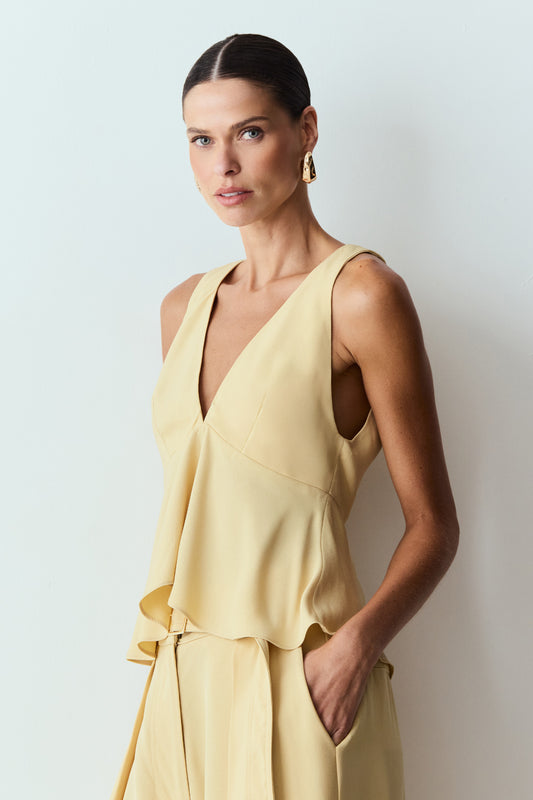 BLUSA SEM MANGA DECOTE V COM BARRA AMPLA AMARELO MANTEIGA
