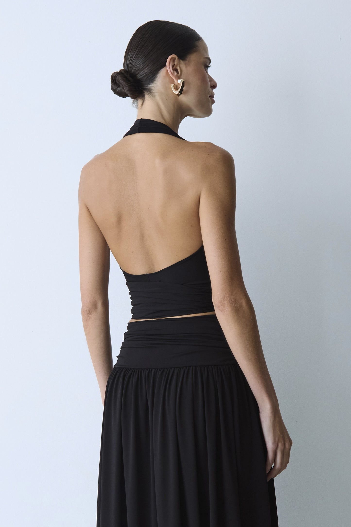 BLUSA FRENTE UNICA COM AMARRACAO E TRANSPASSE PRETO