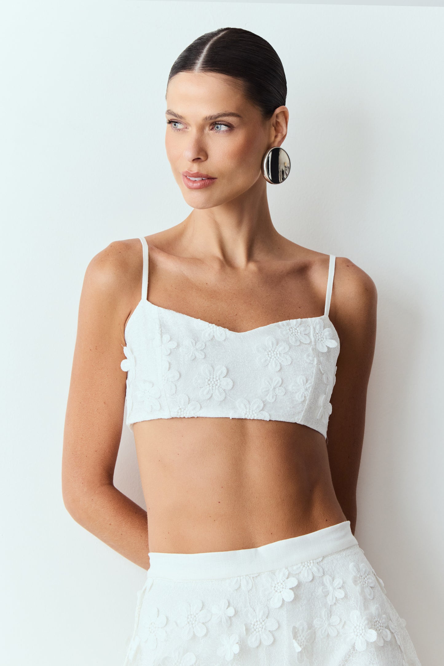 TOP DE ALCA RECORTE BUSTO EM TUL BORDADO OFF WHITE