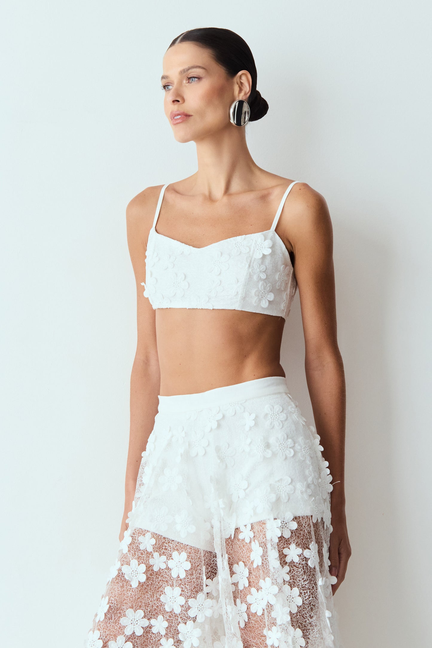 TOP DE ALCA RECORTE BUSTO EM TUL BORDADO OFF WHITE