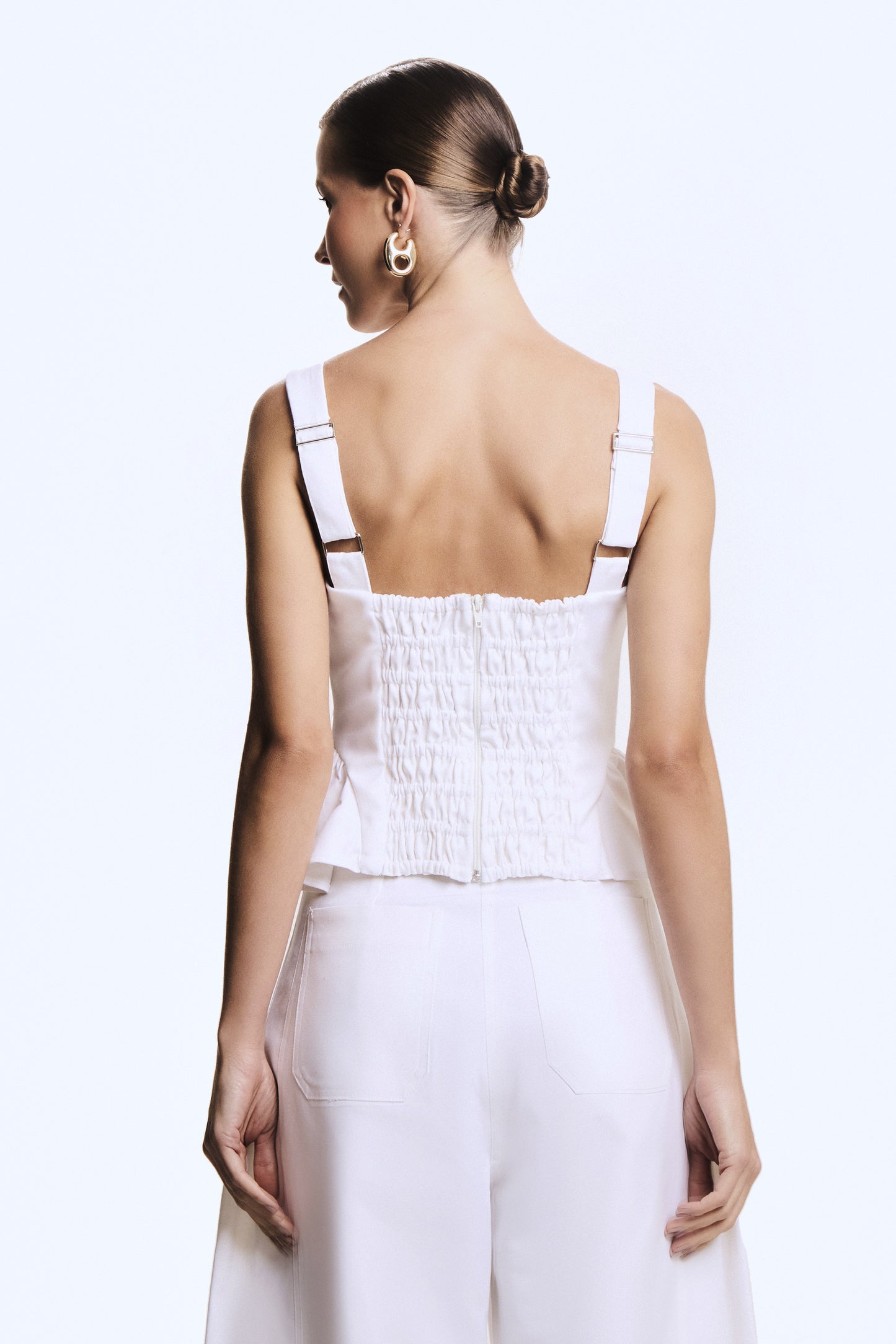 BLUSA REGATA ESTRUTURADA BARRA AMPLA NAS LATERAS OFF WHITE