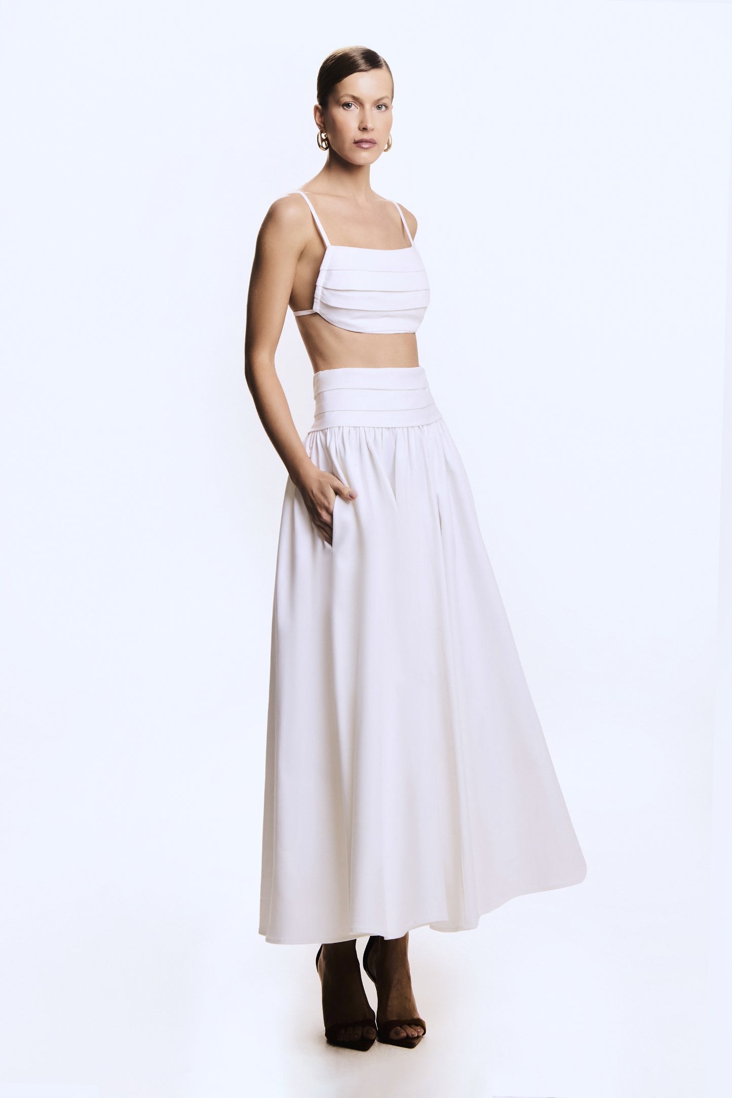 TOP ALÇA FINA COM SOBREPOSIÇÃO E AMARRAÇÃO COSTAS OFF WHITE