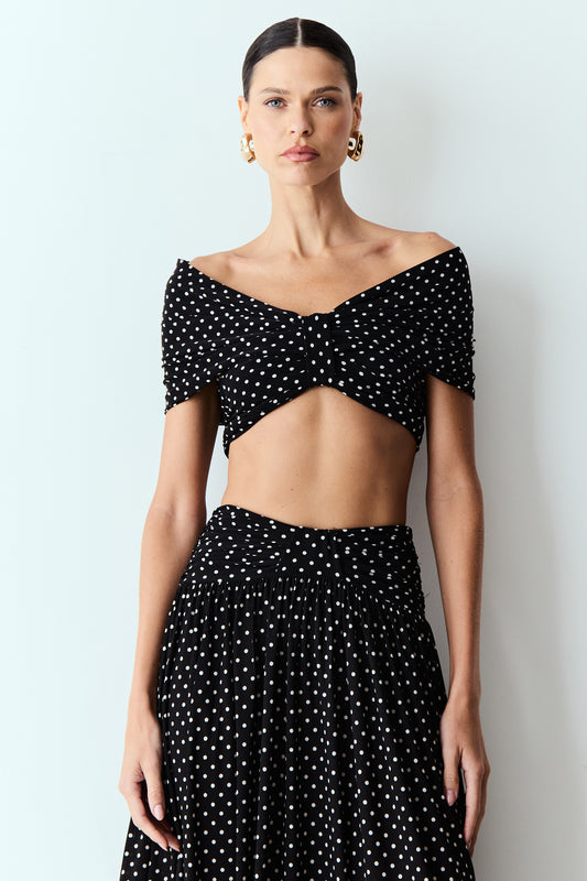 CROPPED OMBRO A OMBRO DETALHE MEIO COM SOBREPOSICAO PRETO COM BRANCO