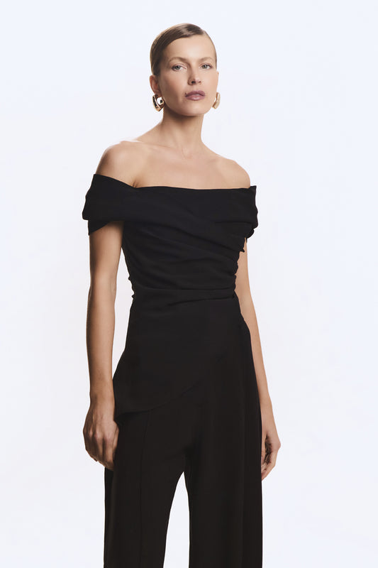 BLUSA OMBRO A OMBRO FLUIDA COM BARRA ASSIMETRICA E DRAPEADOS PRETO