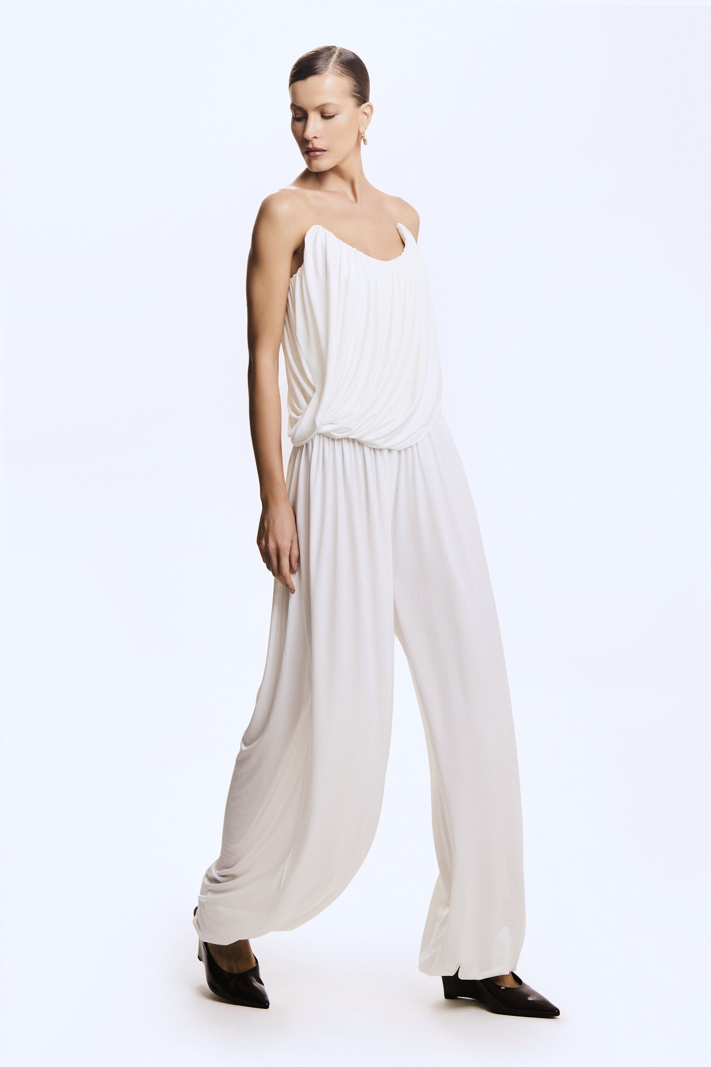 CROPPED TOMARA QUE CAIA RECORTE DECOTE E SOBREPOSICAO FLUIDA OFF WHITE