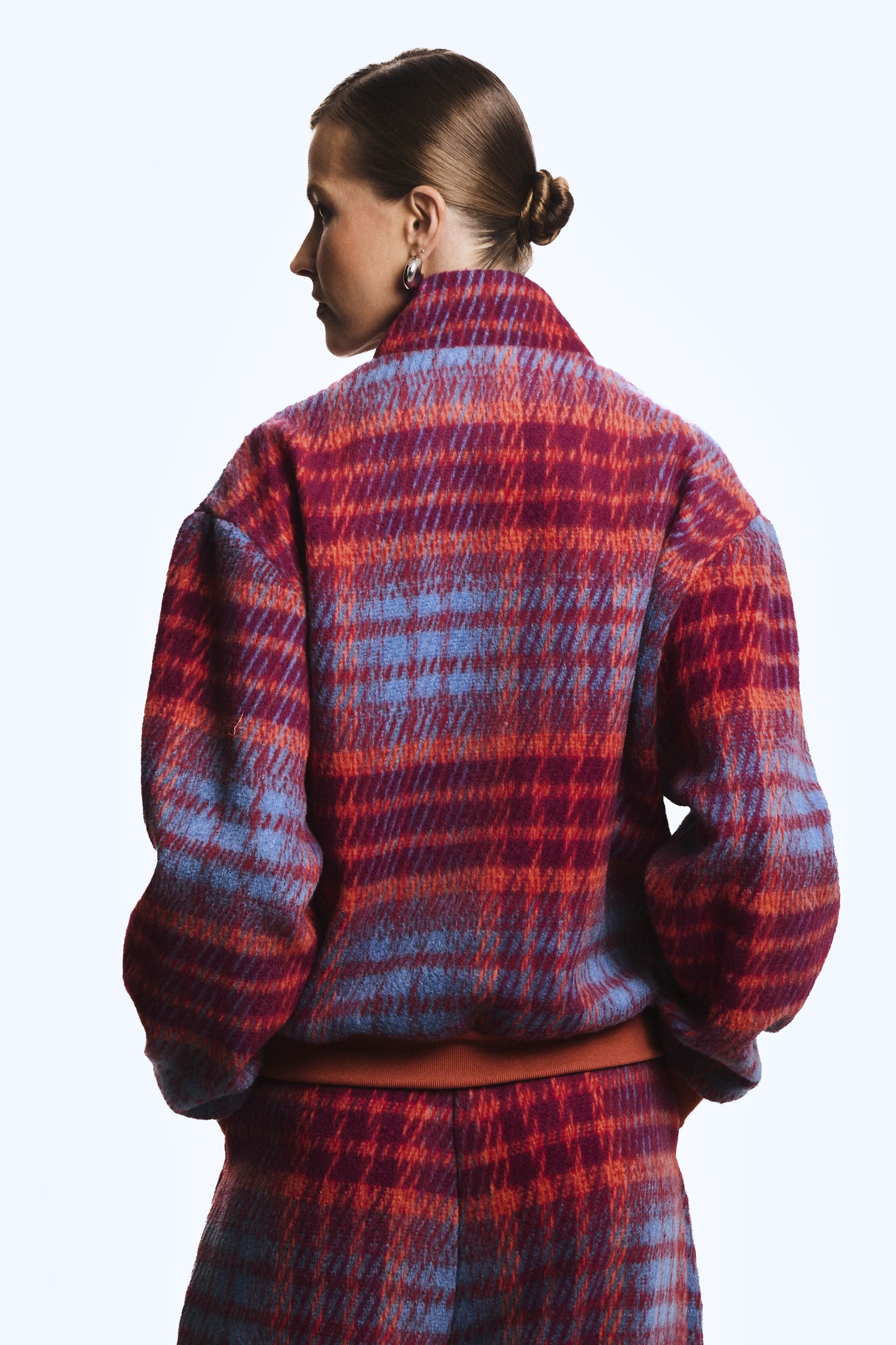 CASACO CURTO XADREZ COM GOLA E BOTOES FRONTAL VERMELHO