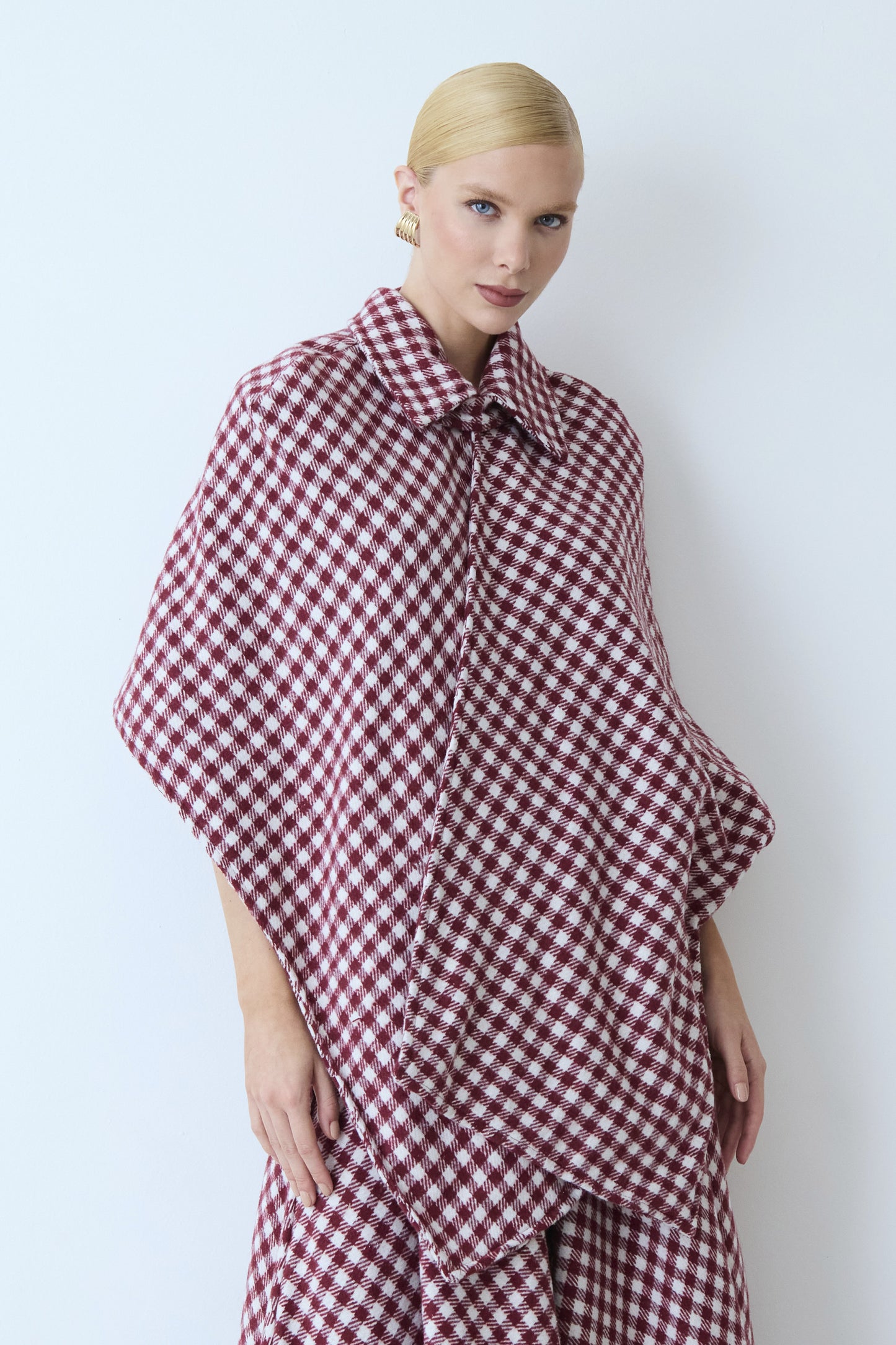 BLUSA MANGA CURTA PONCHO COM GOLA TRADICIONAL TRANSPASSADO VINHO