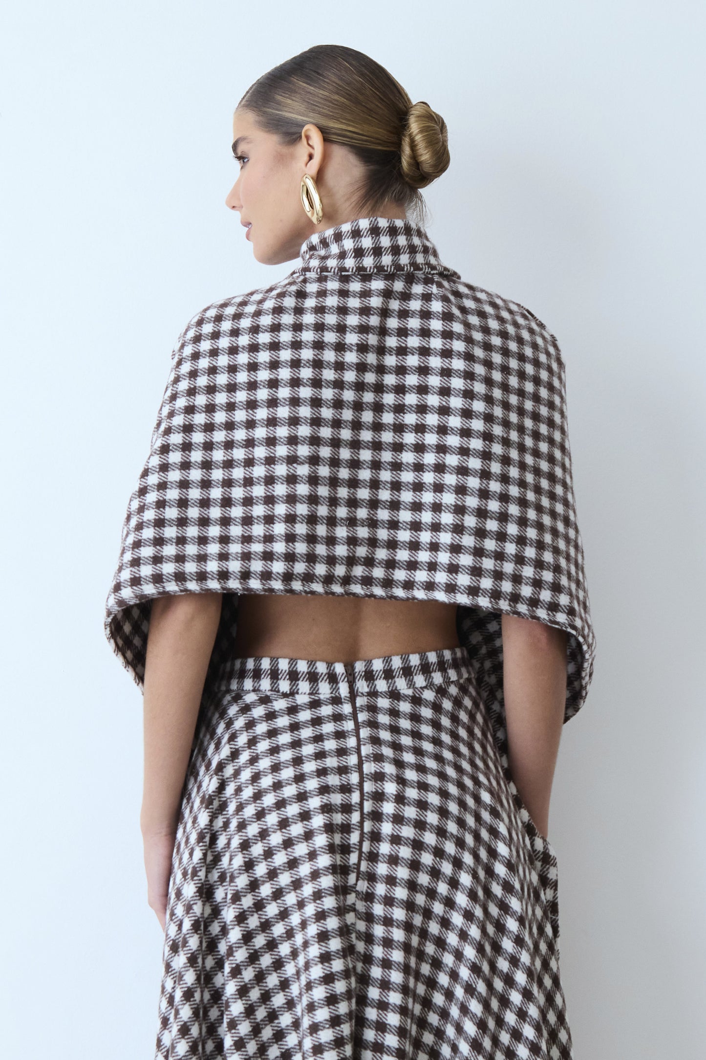 BLUSA MANGA CURTA PONCHO COM GOLA TRADICIONAL TRANSPASSADO MARROM