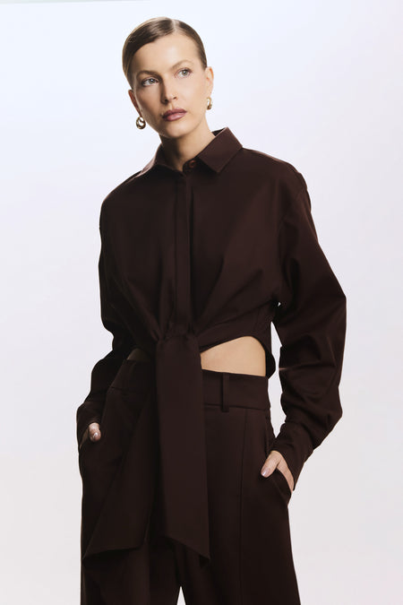 CAMISA MANGA COMPRIDA ESTRUTURADA AMARRACAO FRONTAL MARROM ESCURO