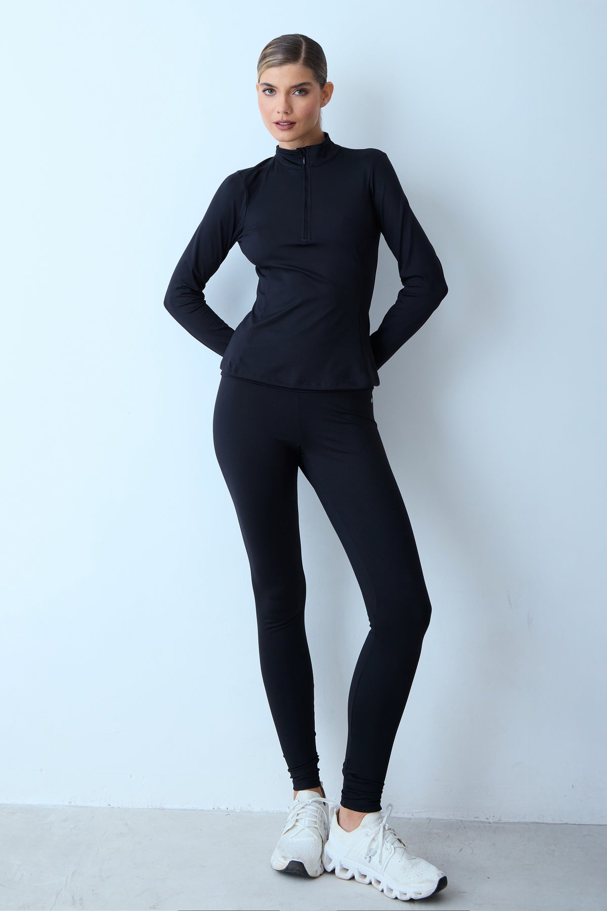 BLUSA MANGA LONGA DEDINHO ZÍPER PRETO