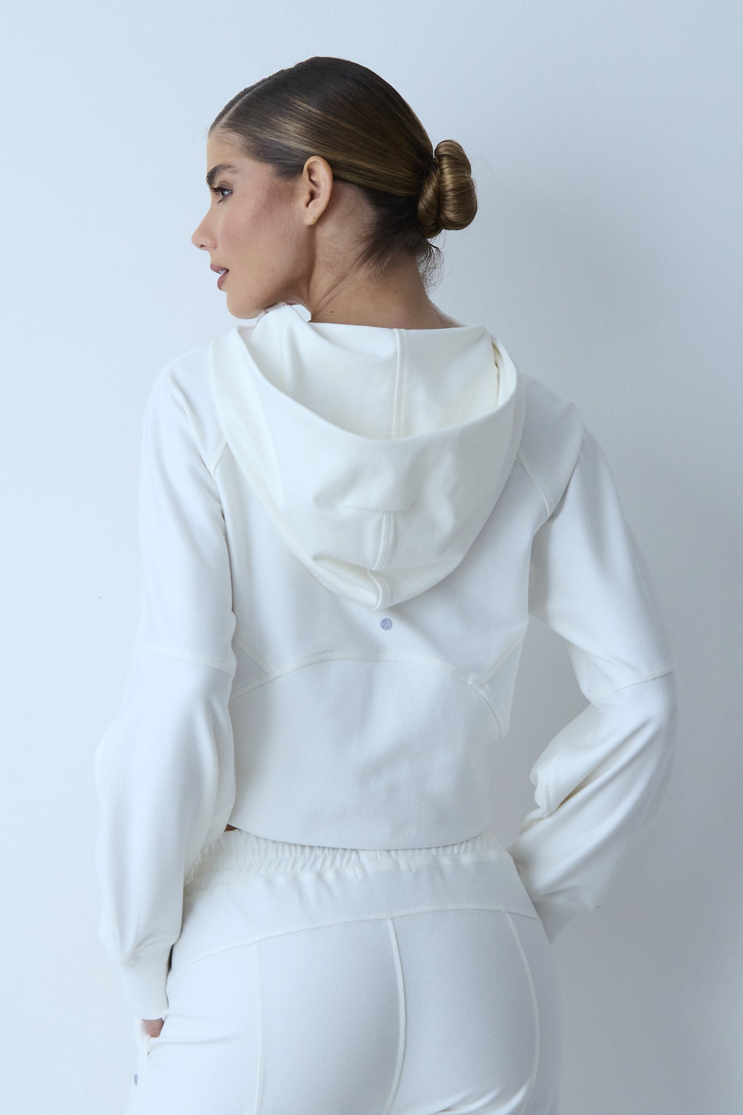 BLUSA MANGA LONGA MOLETOM COM ZIPER DE METAL FRONTAL OFF WHITE