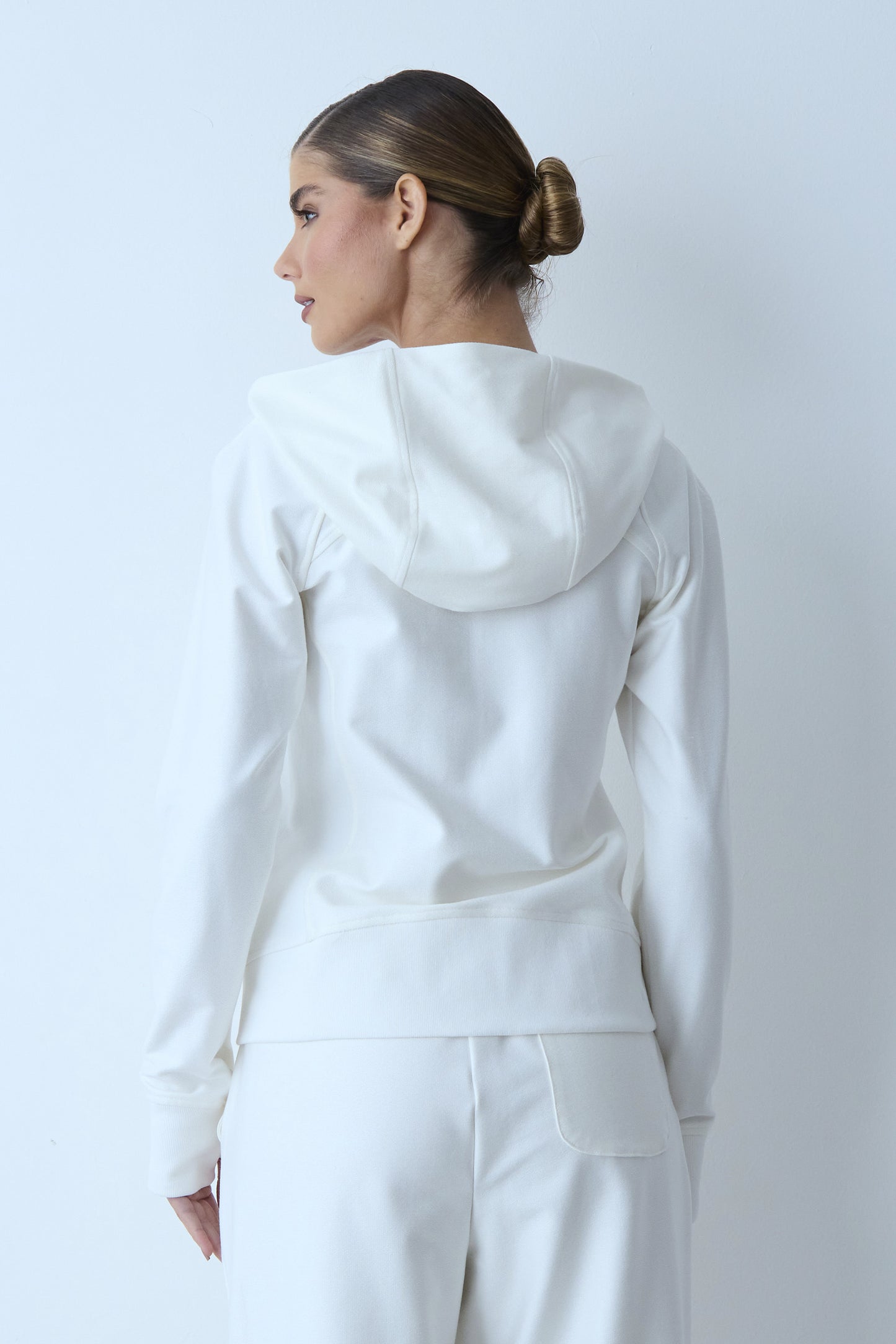 CASACO MANGA LONGA COM CAPUZ E ZIPER DE METAL OFF WHITE