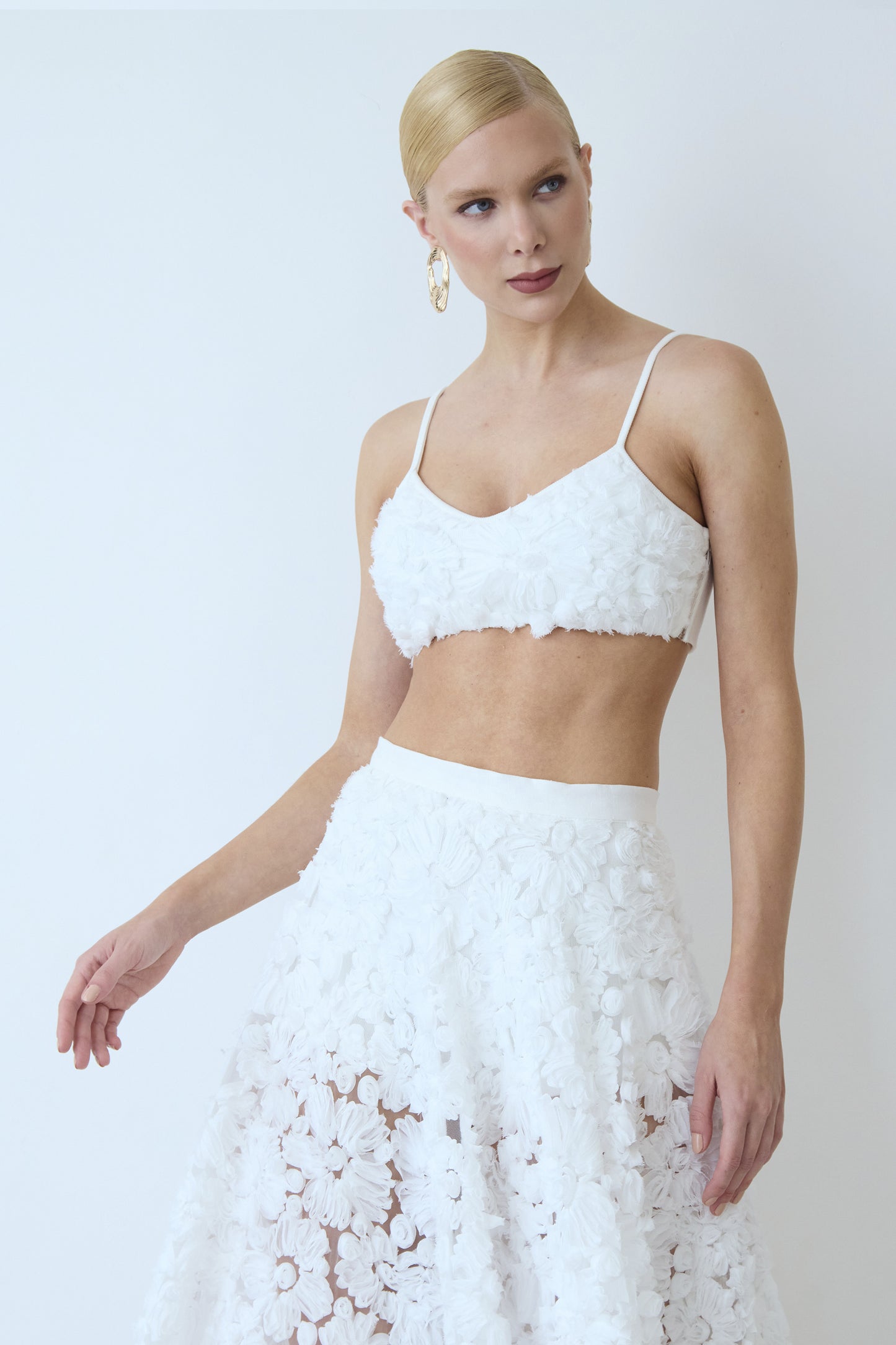 TOP DE ALCA SOBREPOSTO COM TULE BORDADO OFF WHITE