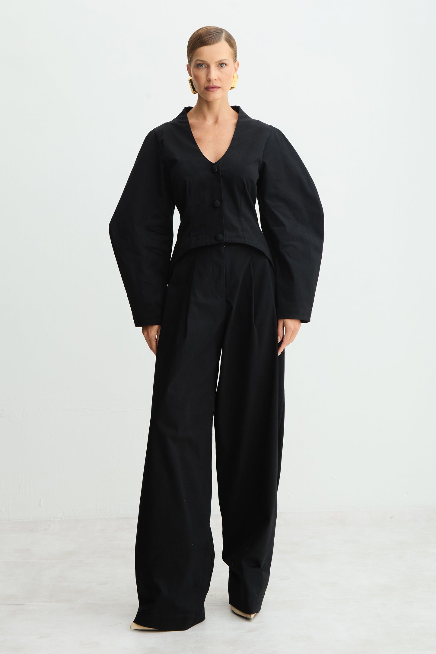 BLUSA MANGA LONGA MANGAS E BARRA ARREDONDADAS PRETO