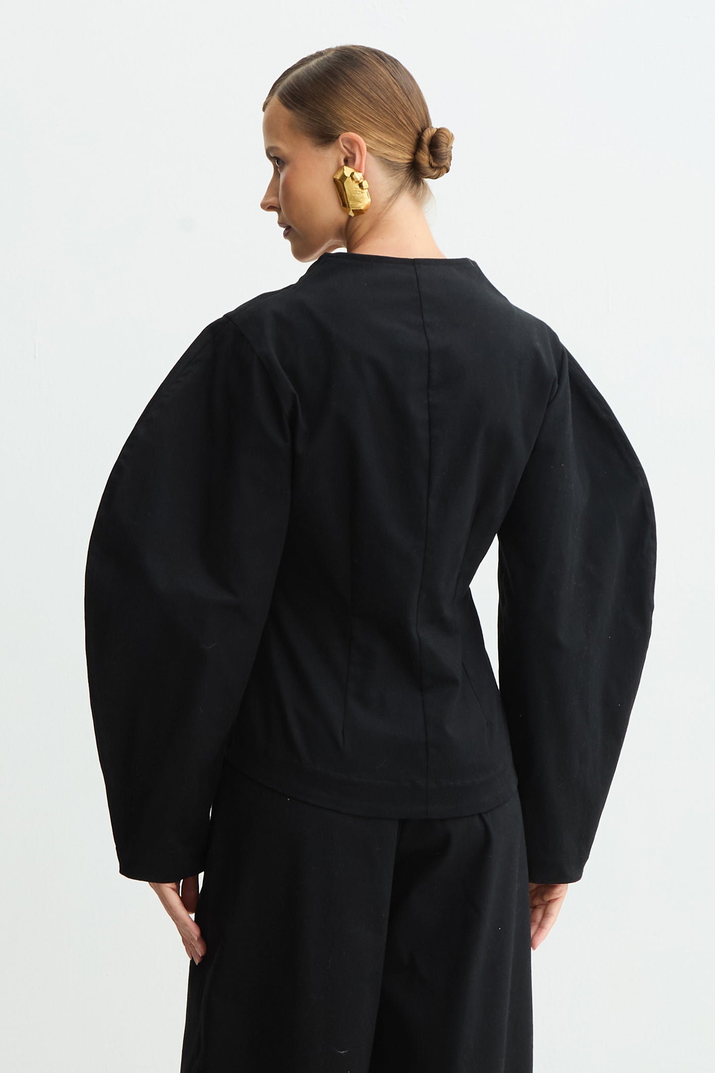 BLUSA MANGA LONGA MANGAS E BARRA ARREDONDADAS PRETO