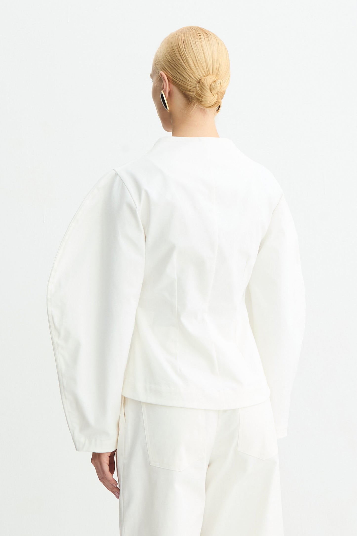 BLUSA MANGA LONGA MANGAS E BARRA ARREDONDADAS OFF WHITE
