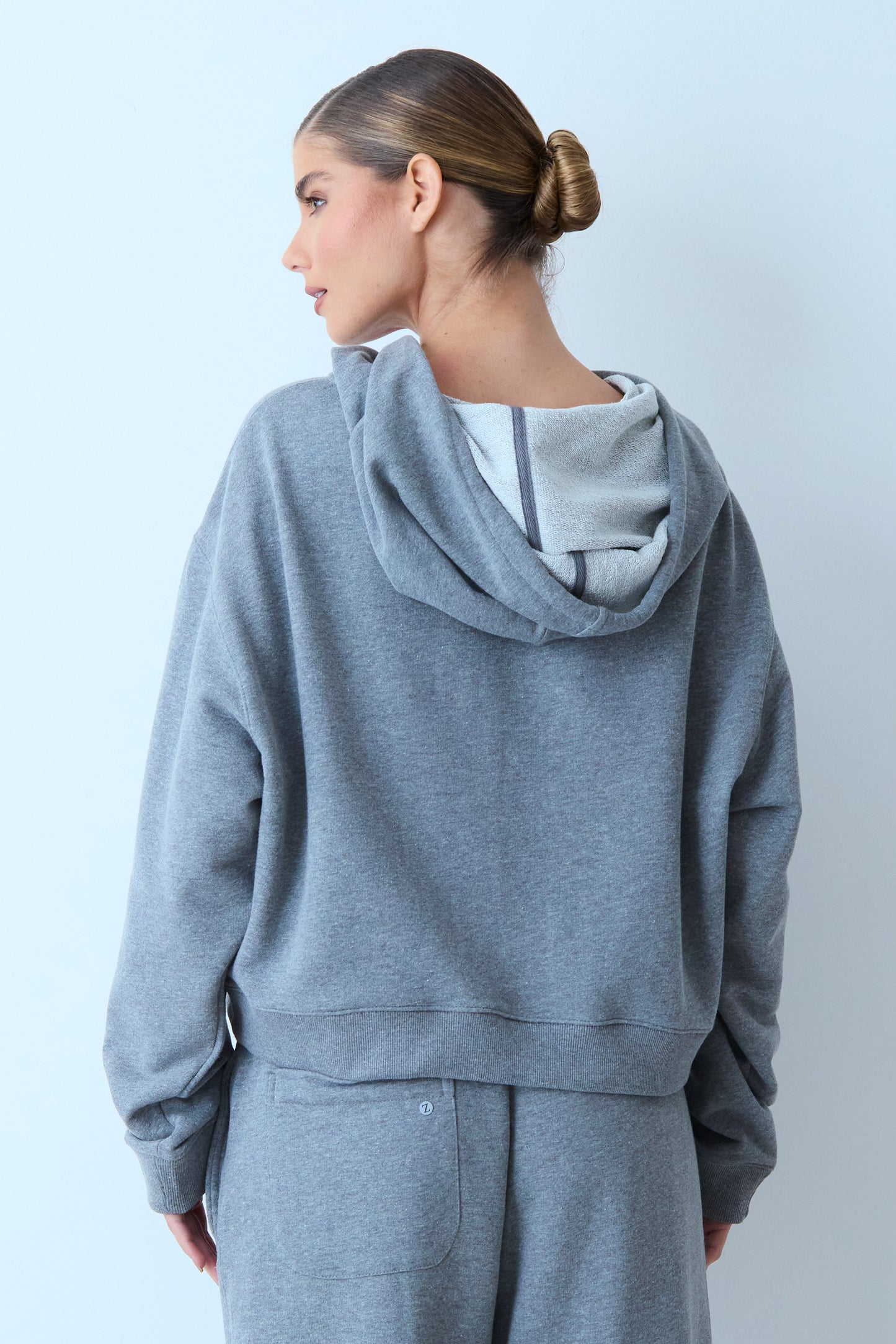 BLUSA MANGA LONGA MOLETOM COM CORDAO E CAPUZ MESCLA
