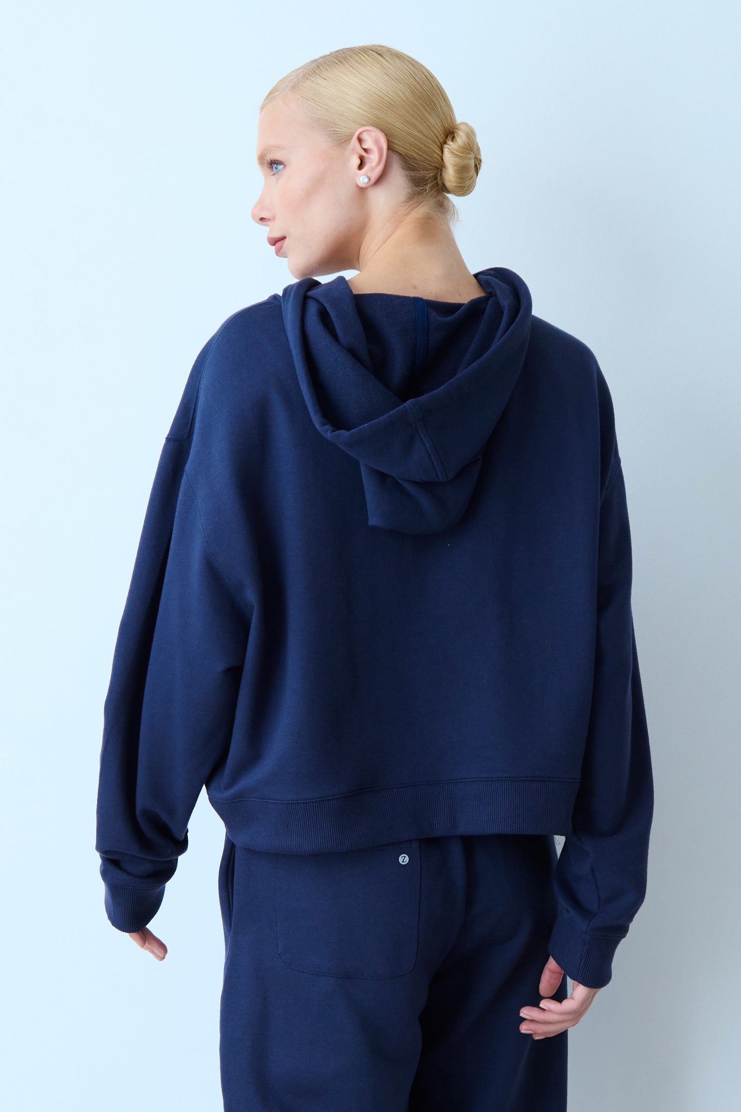 BLUSA MANGA LONGA MOLETOM COM CORDAO E CAPUZ AZUL MARINHO