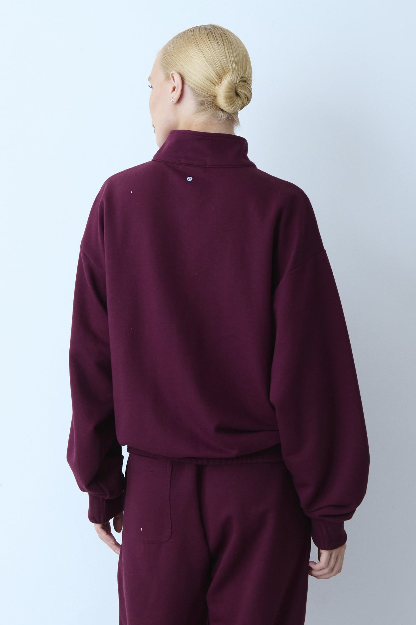 BLUSA MANGA LONGA MOLETOM ZIPER DE METAL FRONTAL E GOLA VINHO