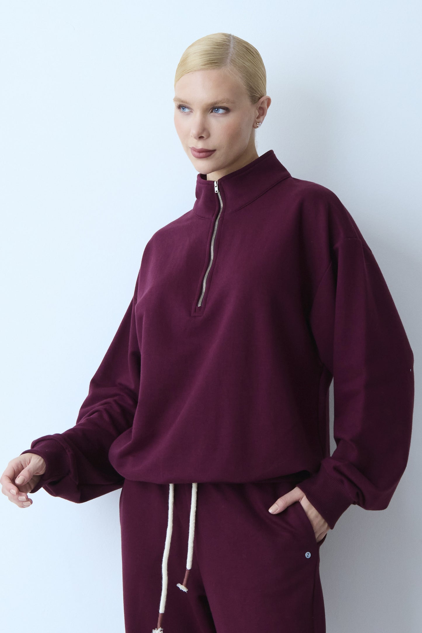 BLUSA MANGA LONGA MOLETOM ZIPER DE METAL FRONTAL E GOLA VINHO