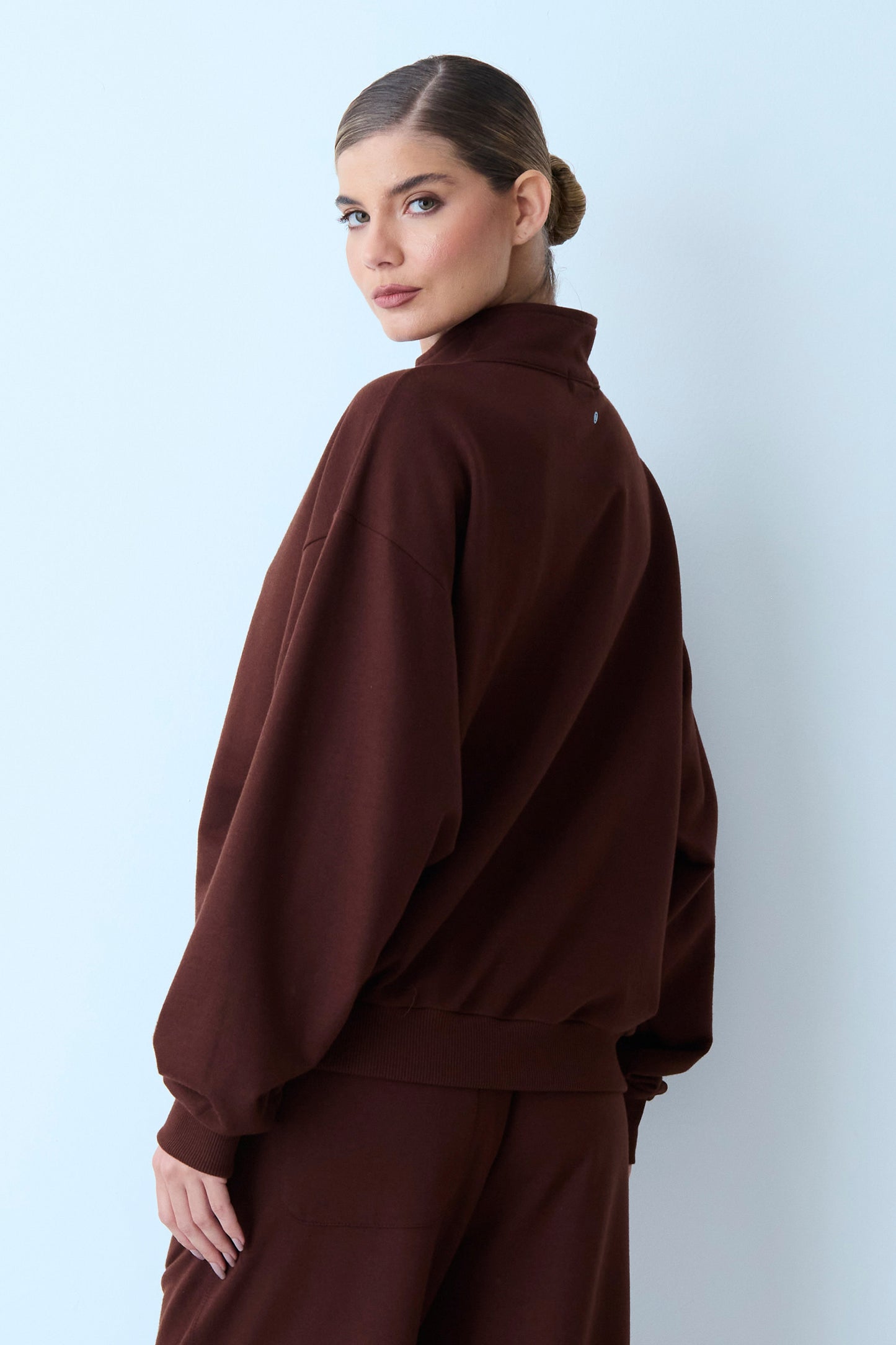 BLUSA MANGA LONGA MOLETOM ZIPER DE METAL FRONTAL E GOLA MARROM
