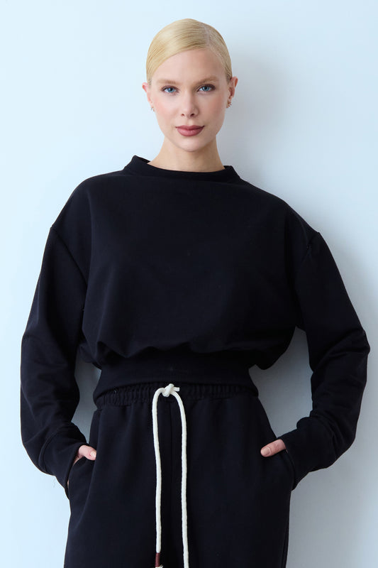 BLUSA MANGA LONGA MOLETOM GOLA CARECA AJUSTADO CINTURA PRETO