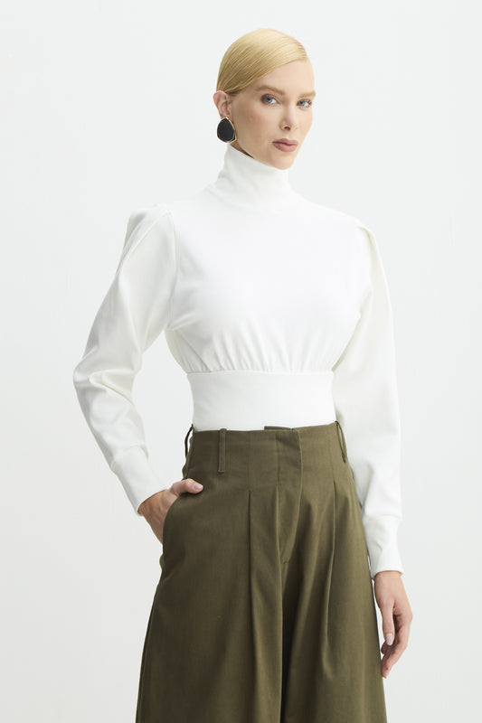 BLUSA MANGA LONGA GOLA ALTA AJUSTADA NA CINTURA OFF WHITE