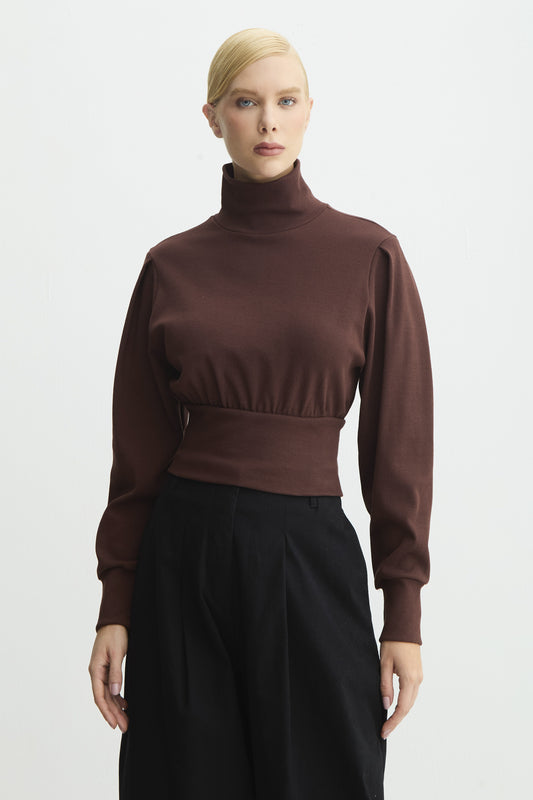 BLUSA MANGA LONGA GOLA ALTA AJUSTADA NA CINTURA MARROM