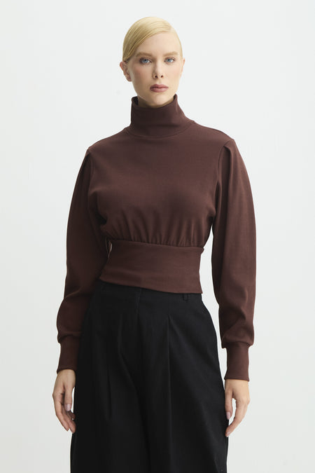 BLUSA MANGA LONGA GOLA ALTA AJUSTADA NA CINTURA MARROM