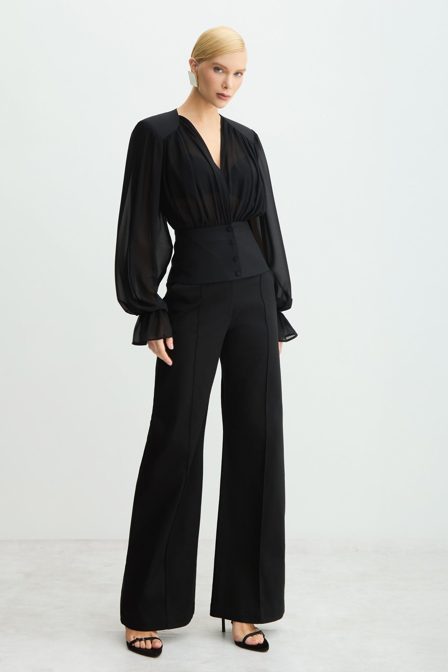 BLUSA MANGA LONGA COM TRANSPARENCIA E ACINTURADA PRETO