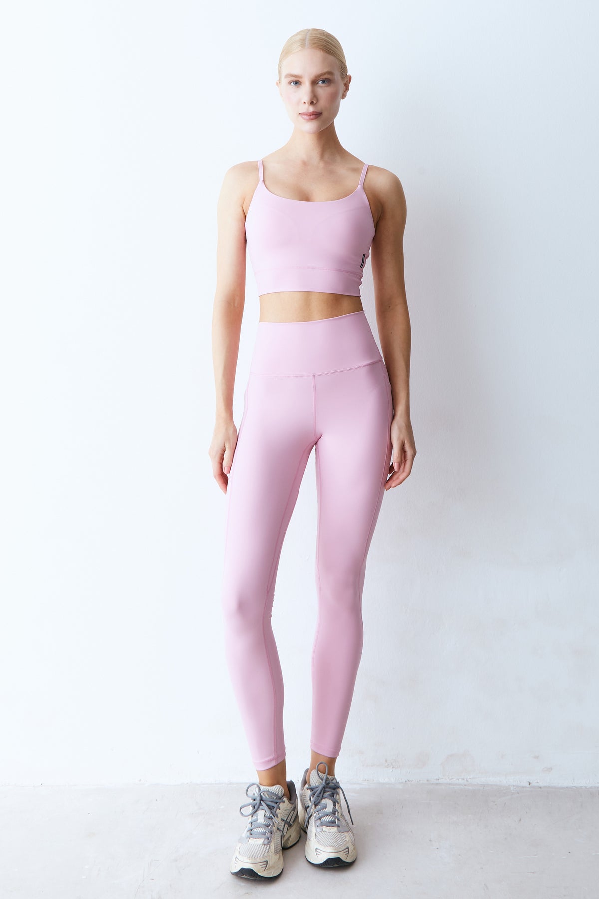 TOP DE ALCA FINAS E AJUSTE BAIXO BUSTO ROSA