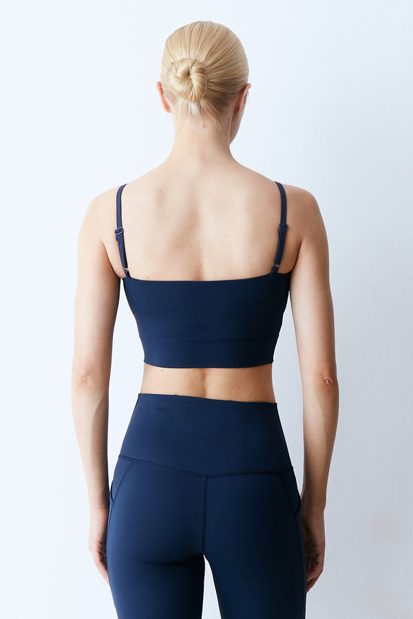 TOP DE ALCA FINAS E AJUSTE BAIXO BUSTO AZUL MARINHO