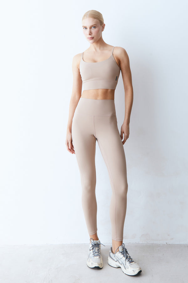 TOP DE ALCA FINAS E AJUSTE BAIXO BUSTO KAKI