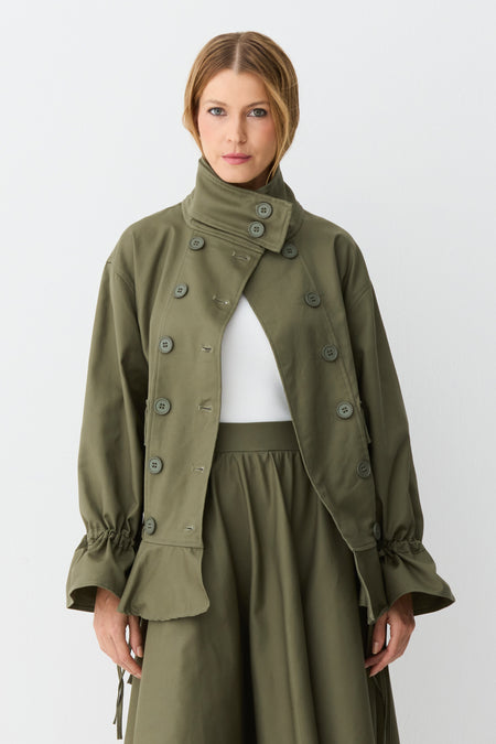 CASACO MANGA LONGA COM BOLSOS MANGA E CINTURA AJUSTAVEIS VERDE MILITAR