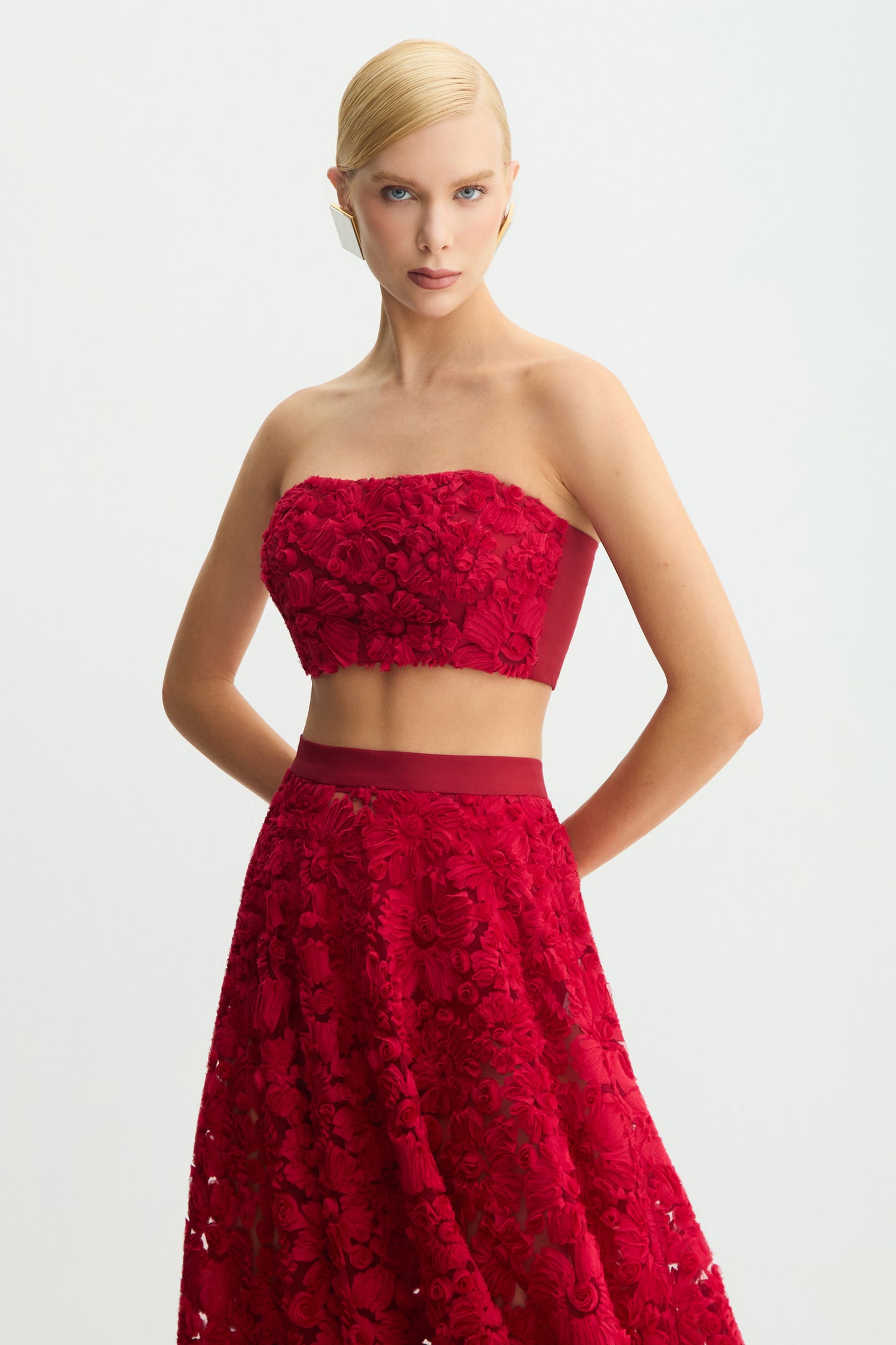 TOP TOMARA QUE CAIA EM TULE BORDADO COM ELASTICO COSTAS VERMELHO RUBI