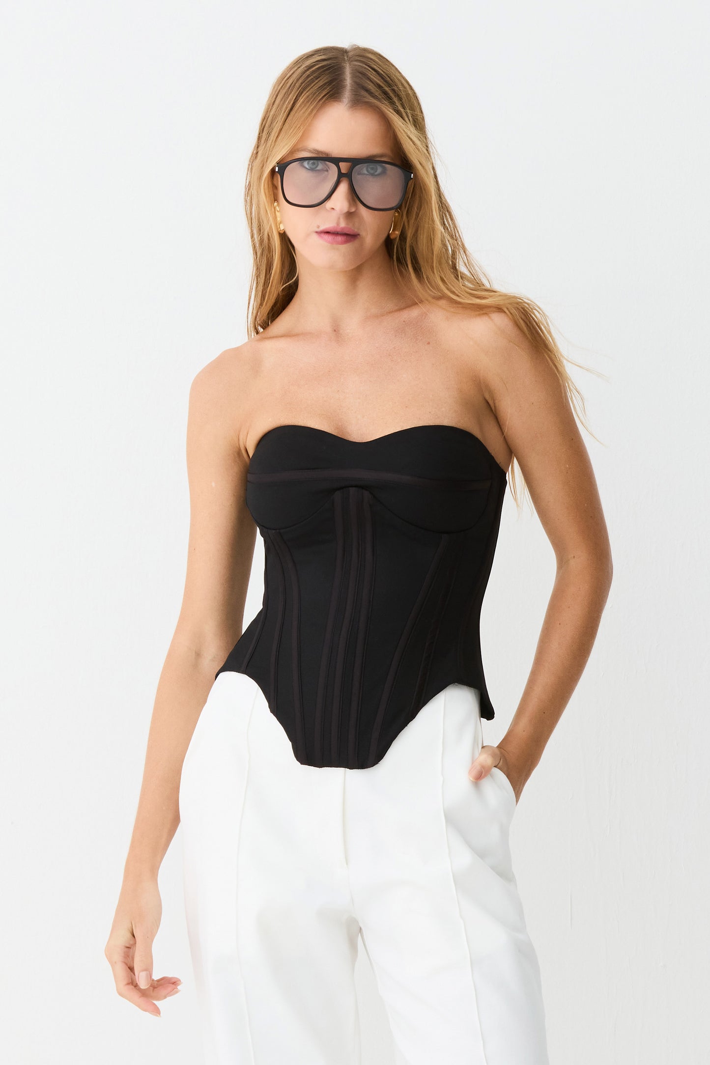 CORSELET TOMARA QUE CAIA DECOTE CORAÇÃO COM BARBATANAS PRETO